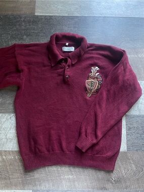 Vintage Modango Men's Burgundy Knit Polo Sweater with Golf Bag Crest Embroidery